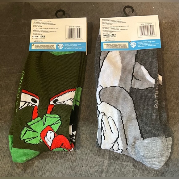 Socks Looney Tunes 2 Pairs NWT - Picture 2 of 4